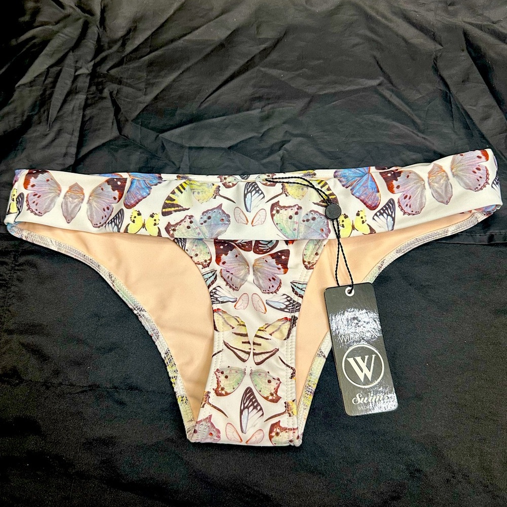 NWT! WILDFOX Bikini bottom, size medium. Foldover waist. Butterflies 🦋